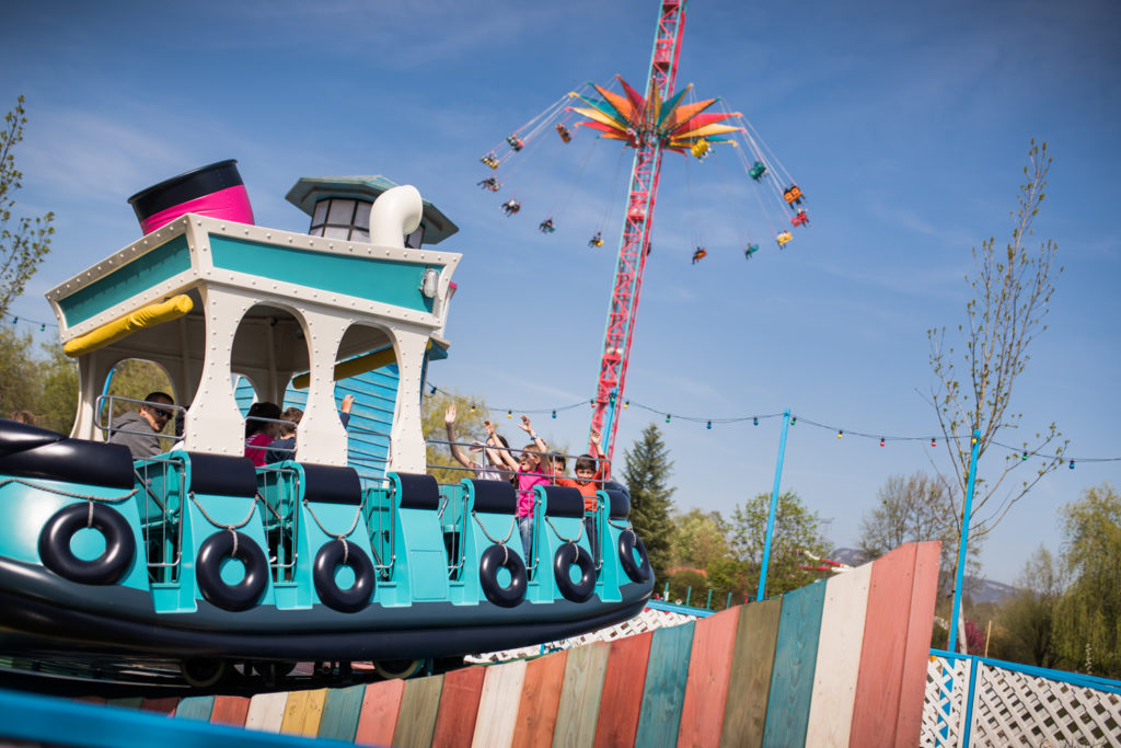 photo du parc walibi illustartion publicitaire. Attraction Dock’N Roll. communication d'entreprise, pour le parc Walibi france sur les nouveauté 2019